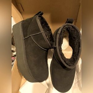 NEW UGG ULTRA MINI PLATFORMS size 10 (open to trade Ugg for Ugg)
